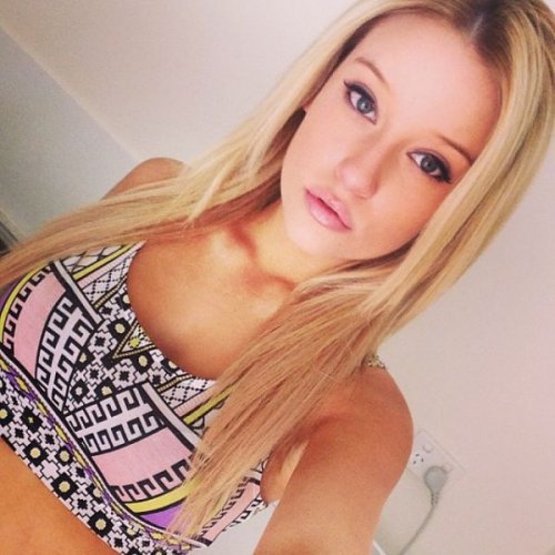 Симпатичные девушки из соцсетей (31 фото)