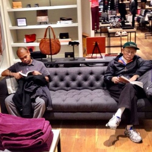 Мужчины, уставшие от шоппинга (39 фото)
