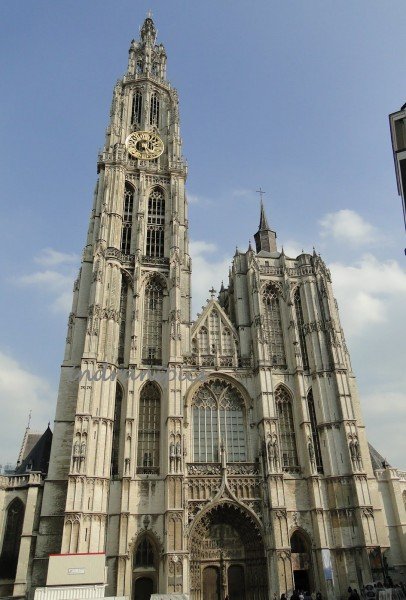 Топ-10: Увлекательные примеры готической архитектуры в мире Топ-10: Увлекательные примеры готической архитектуры в мире