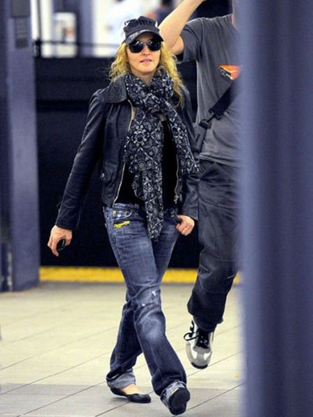 Знаменитости в метро (29 фото) Знаменитости в метро (29 фото)