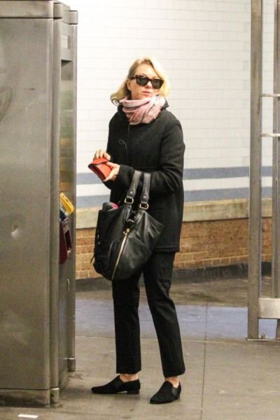 Знаменитости в метро (29 фото) Знаменитости в метро (29 фото)