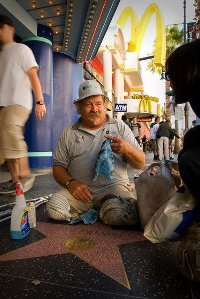 Топ-10: Интересные факты о звёздах на Аллее Славы в Голливуде Топ-10: Интересные факты о звёздах на Аллее Славы в Голливуде