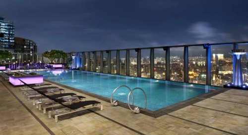 Самые роскошные бассейны на крышах гонконгских отелей (11 фото)