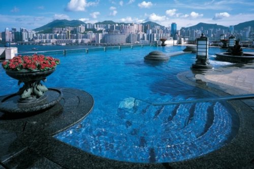 Самые роскошные бассейны на крышах гонконгских отелей (11 фото)