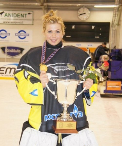 Симпатичная блондинка необычной профессии (11 фото)