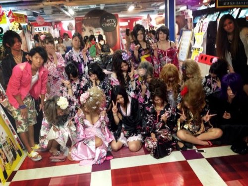 Новый странный фототренд среди японской молодёжи (28 фото)