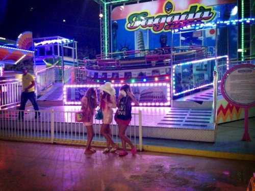 Новый странный фототренд среди японской молодёжи (28 фото)