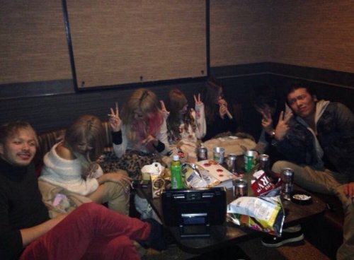 Новый странный фототренд среди японской молодёжи (28 фото)