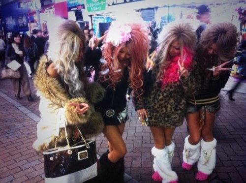 Новый странный фототренд среди японской молодёжи (28 фото)