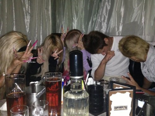 Новый странный фототренд среди японской молодёжи (28 фото)