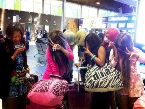 Новый странный фототренд среди японской молодёжи (28 фото)