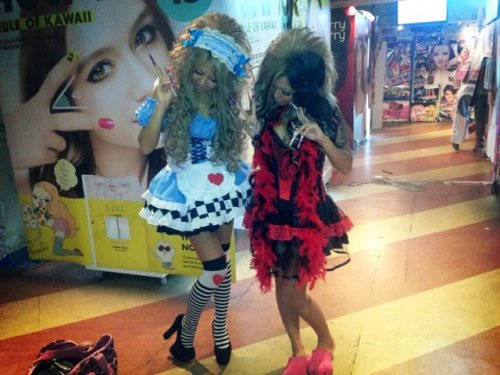 Новый странный фототренд среди японской молодёжи (28 фото)