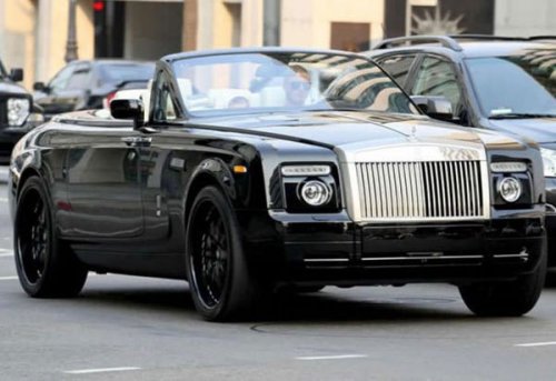 На каких автомобилях ездят известные футболисты (14 фото)