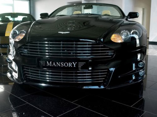 На каких автомобилях ездят известные футболисты (14 фото)