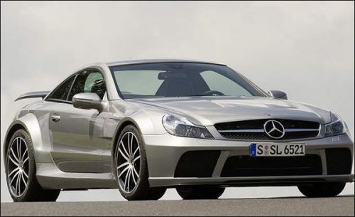 На каких автомобилях ездят известные футболисты (14 фото)