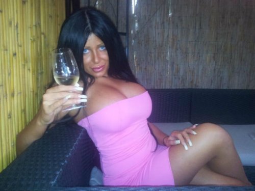 Королевы пластики и абсурда (25 фото)