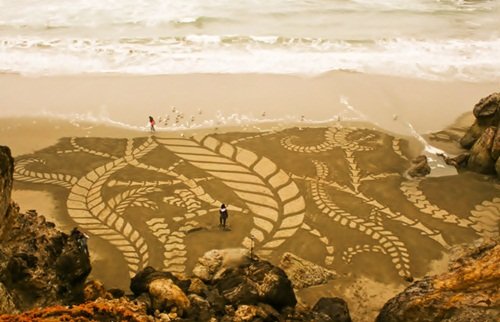 Великолепные рисунки на песке, созданные Андресом Амадором (25 фото) Великолепные рисунки на песке, созданные Андресом Амадором (25 фото)