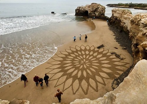 Великолепные рисунки на песке, созданные Андресом Амадором (25 фото) Великолепные рисунки на песке, созданные Андресом Амадором (25 фото)