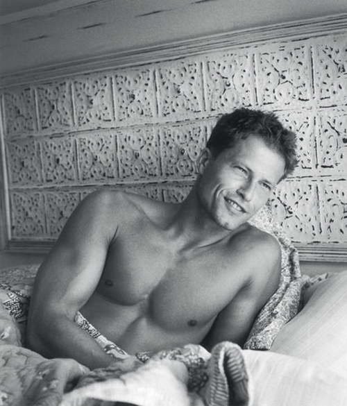 Знаменитые мужчины по утрам в фотопроекте Вероник Виал (24 фото) Знаменитые мужчины по утрам в фотопроекте Вероник Виал (24 фото)