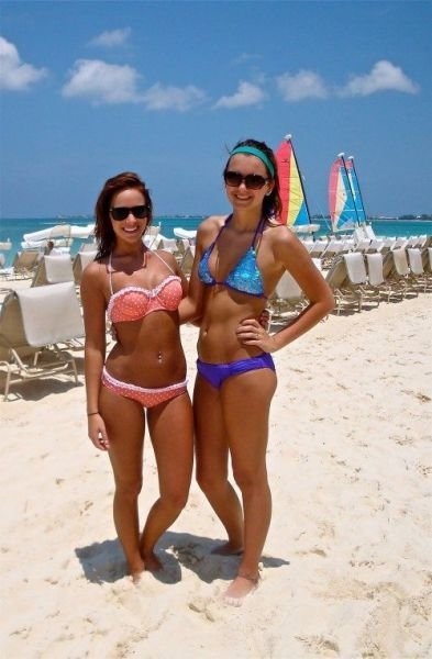 Соблазнительные девушки в бикини (30 фото)