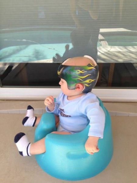 Художница разрисовывает медицинские формирующие шлемы для малышей (26 фото) Художница разрисовывает медицинские формирующие шлемы для малышей (26 фото)