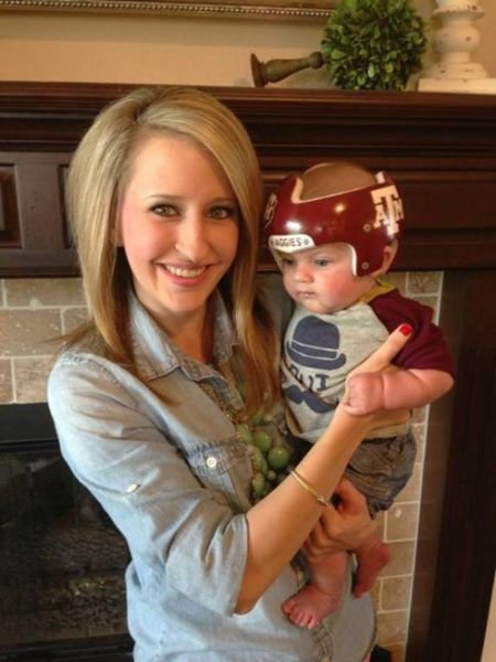 Художница разрисовывает медицинские формирующие шлемы для малышей (26 фото) Художница разрисовывает медицинские формирующие шлемы для малышей (26 фото)