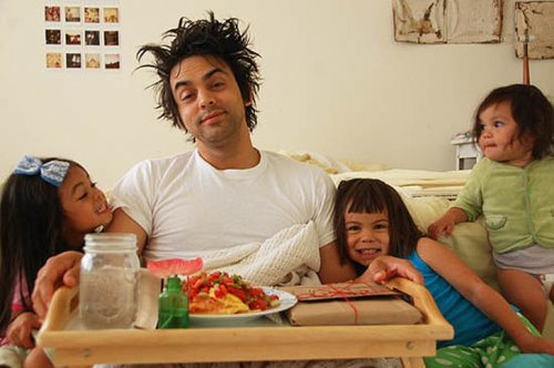 Любящие папы и их любимые дочки (27 фото)