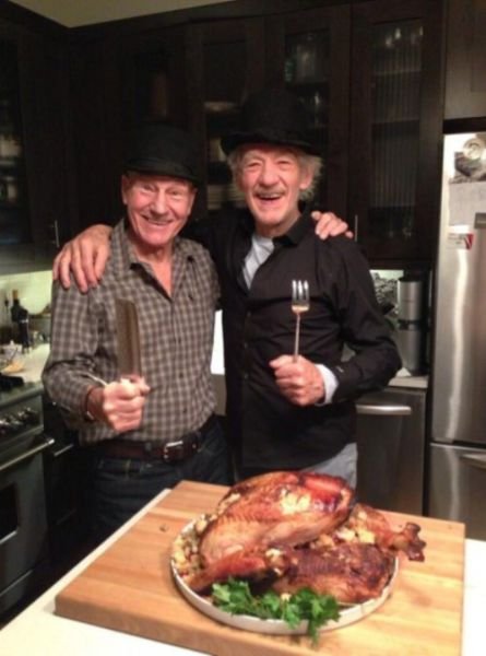 Патрик Стюарт и Иэн Маккеллен отмечают Конец Бродвейской Эры (29 фото) Патрик Стюарт и Иэн Маккеллен отмечают Конец Бродвейской Эры (29 фото)