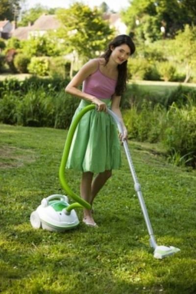 Странные женщины с пылесосом на улице (19 фото) Странные женщины с пылесосом на улице (19 фото)