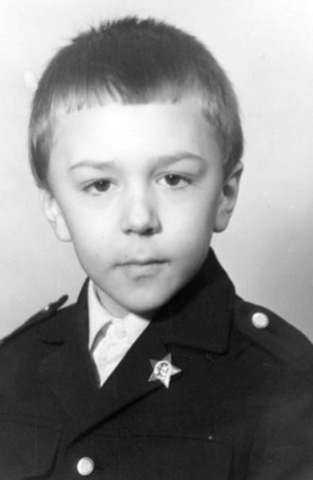Фотозагадка дня: кем стал этот мальчик? (2 фото)