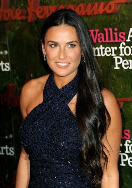 Неправдоподобные места работ звёзд до их популярности (38 фото) Неправдоподобные места работ звёзд до их популярности (38 фото)