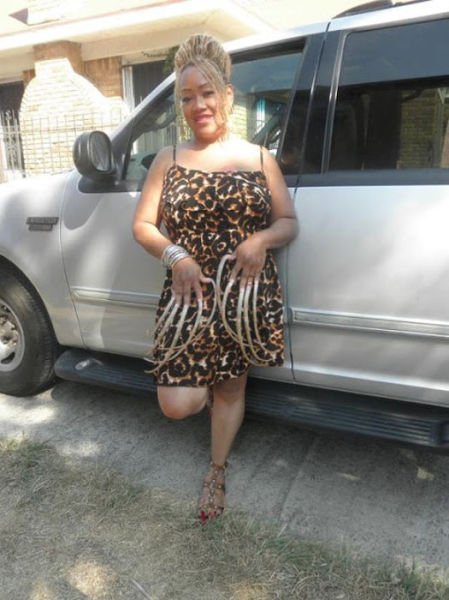 Обладательницы мегадлинных ногтей (30 фото) Обладательницы мегадлинных ногтей (30 фото)