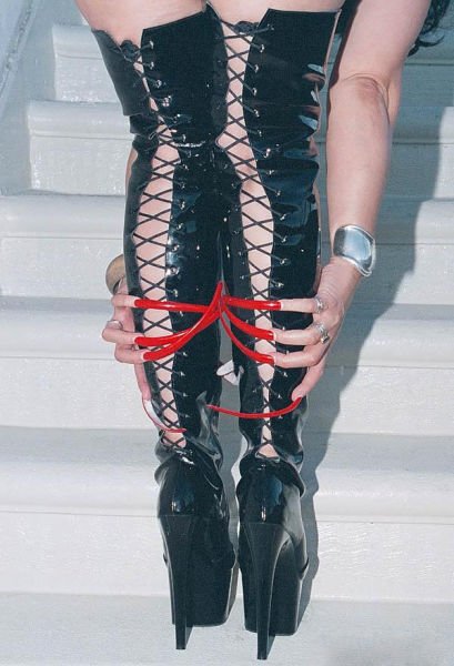 Обладательницы мегадлинных ногтей (30 фото) Обладательницы мегадлинных ногтей (30 фото)