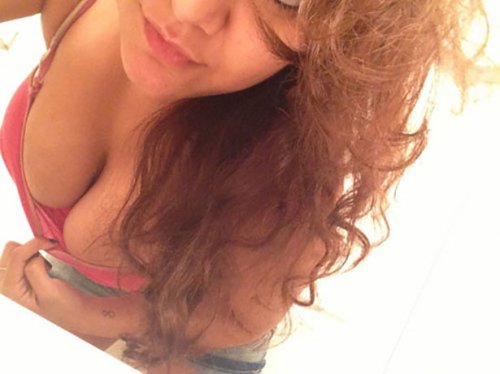 Полуобнажённые девушки (23 фото)