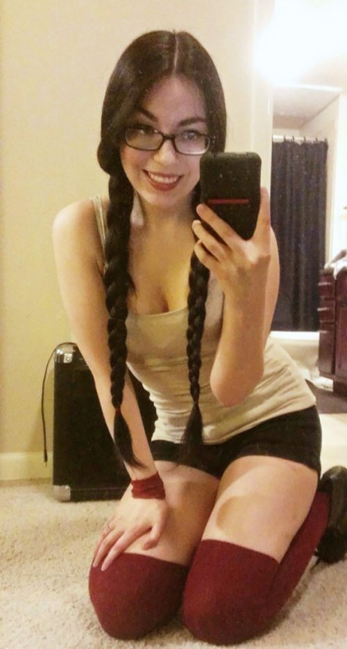 Девичьи самострелы из соцсетей (33 фото)