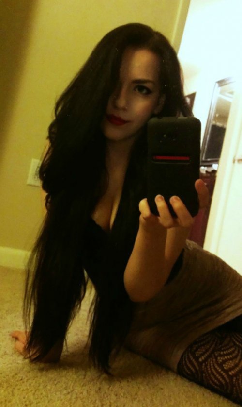 Девичьи самострелы из соцсетей (33 фото)