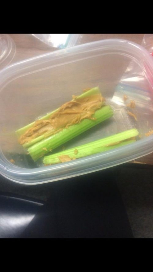 Самые унылые офисные обеды (27 фото)