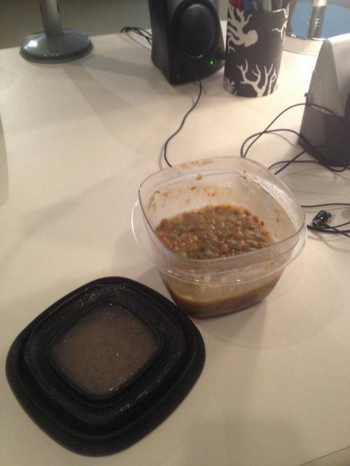 Самые унылые офисные обеды (27 фото)