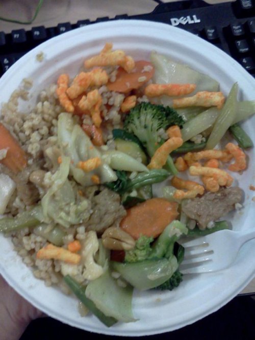 Самые унылые офисные обеды (27 фото)