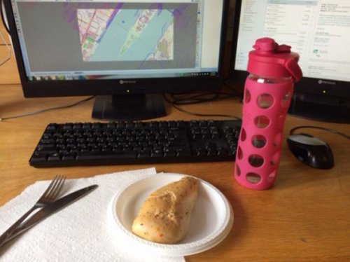 Самые унылые офисные обеды (27 фото)