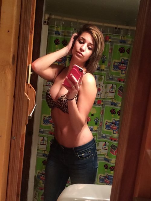 Сексуальные девушки из соцсетей (24 фото)