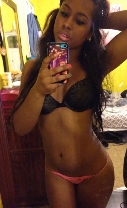 Сексуальные девушки из соцсетей (24 фото)