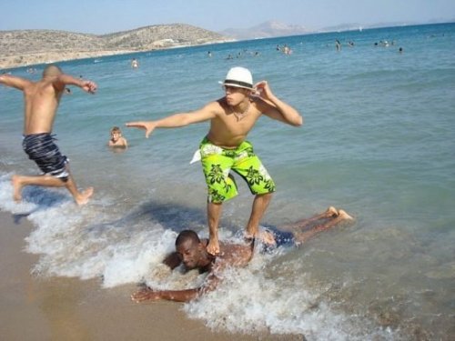 Пляжные будни в прикольных картинках (37 фото)