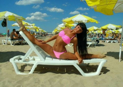 Пляжные будни в прикольных картинках (37 фото)