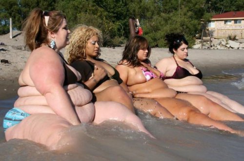 Пляжные будни в прикольных картинках (37 фото)