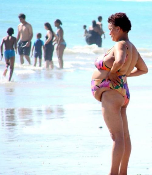 Пляжные будни в прикольных картинках (37 фото)