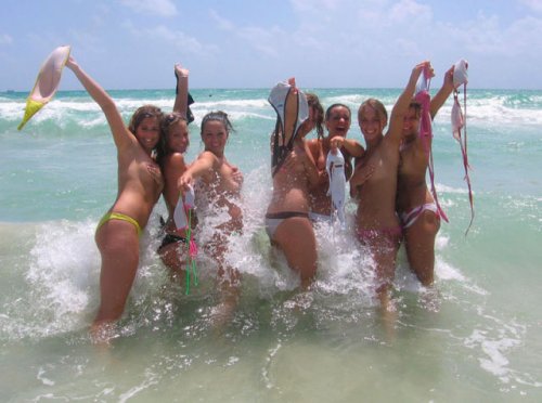 Пляжные будни в прикольных картинках (37 фото)