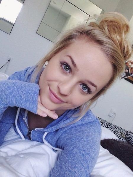 Симпатичные девушки (27 фото)