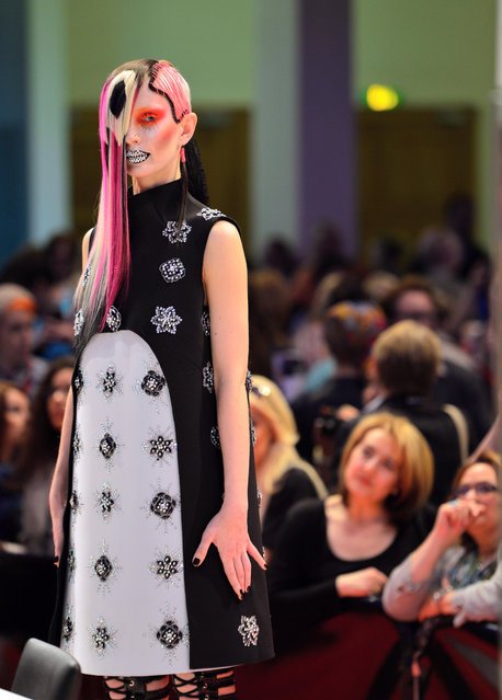 Международный чемпионат парикмахерского искусства во Франкфурте (26 фото) Международный чемпионат парикмахерского искусства во Франкфурте (26 фото)