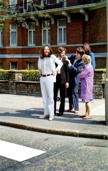 Как создавалась обложка для альбома "Abbey Road" группы The Beatles (14 фото) Как создавалась обложка для альбома "Abbey Road" группы The Beatles (14 фото)